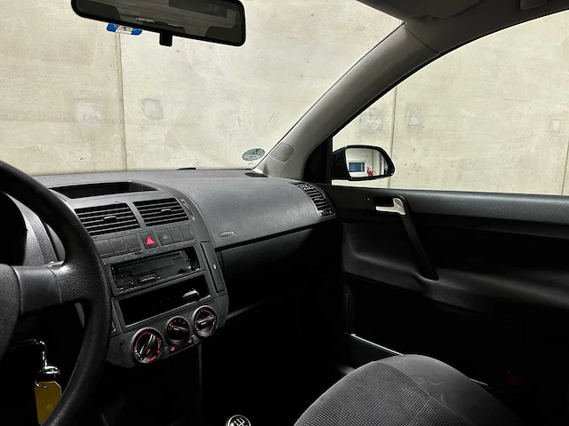 Volkswagen polo 1.4-16v comfortline 80pk 2009 (origineel-nl), 86-hnz-2 - afbeelding 15 van  66
