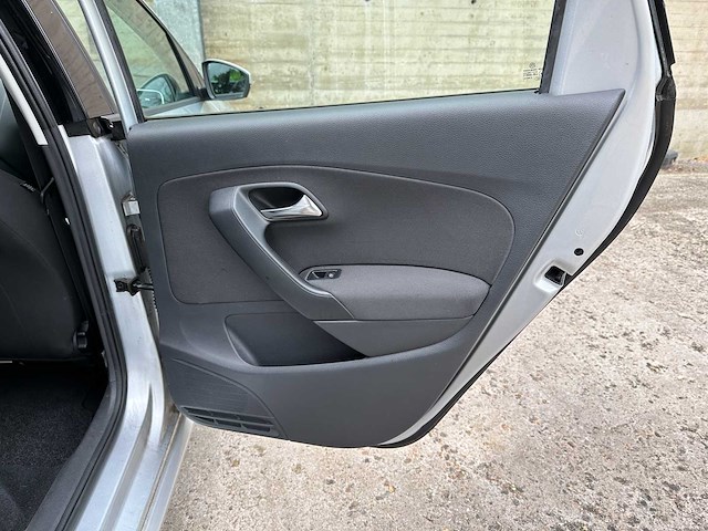 Volkswagen polo 1.4-16v comfortline 86pk 2011 (origineel-nl), 96-rfg-3 - afbeelding 28 van  45