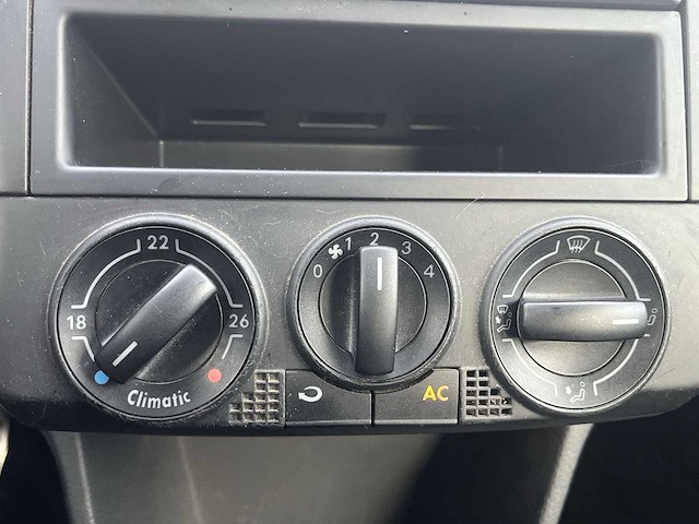 Volkswagen polo 1.4-16v cross 2009 | 37-hjr-9 - afbeelding 6 van  25