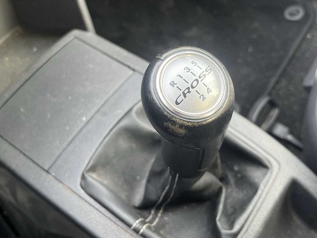 Volkswagen polo 1.4-16v cross 2009 | 37-hjr-9 - afbeelding 8 van  25