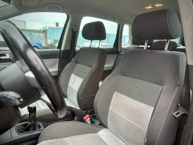 Volkswagen polo 1.4 16v cross, 90-hpf-8 - afbeelding 11 van  13