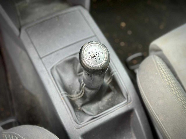 Volkswagen polo 1.4 16v cross,90-hpf-8 - afbeelding 1 van  9