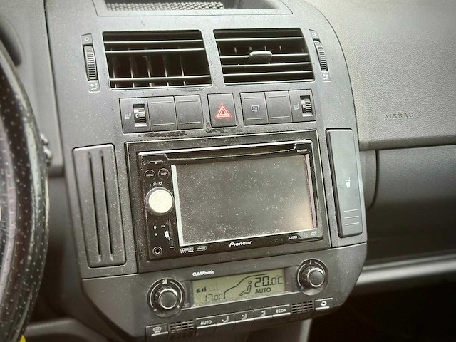 Volkswagen polo 1.4 16v cross,90-hpf-8 - afbeelding 2 van  9