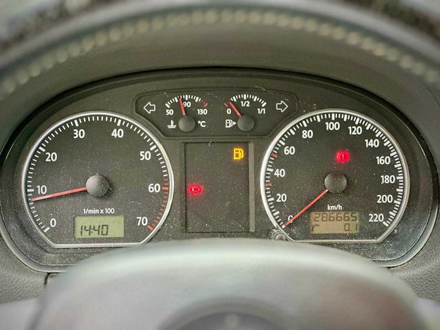 Volkswagen polo 1.4 16v cross,90-hpf-8 - afbeelding 2 van  6