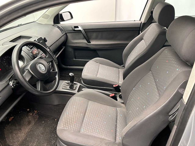 Volkswagen polo 1.4-16v fsi 2004 - afbeelding 7 van  18