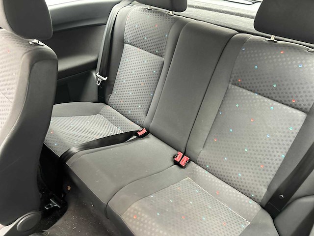 Volkswagen polo 1.4-16v fsi 2004 - afbeelding 8 van  18