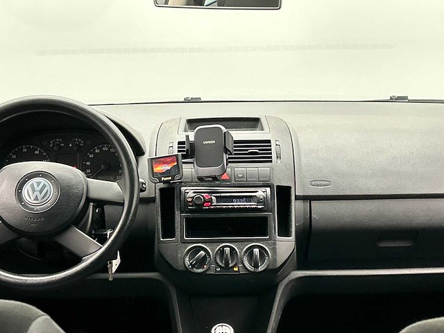 Volkswagen polo 1.4-16v fsi 2004 - afbeelding 9 van  18