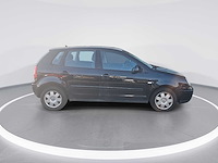 Volkswagen polo 1.4-16v highline 2002 | 23-jf-gl - afbeelding 5 van  11