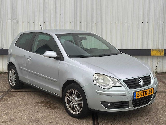 Volkswagen polo 1.4 16v optive, 5-ztd-24 - afbeelding 9 van  15