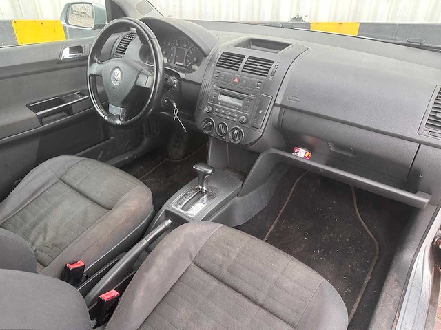 Volkswagen polo 1.4 16v optive, 5-ztd-24 - afbeelding 13 van  15