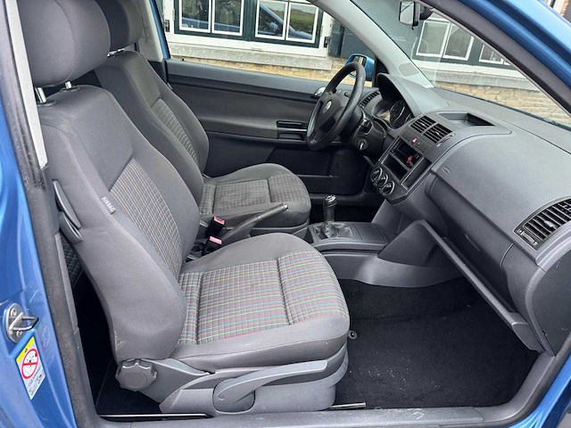 Volkswagen polo 1.4-16v optive 73-xl-fs - afbeelding 10 van  13
