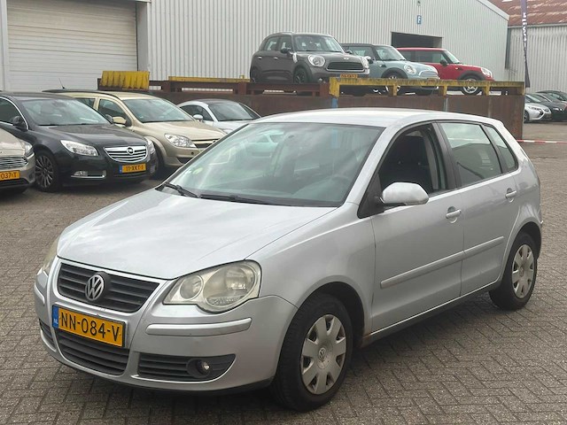 Volkswagen polo 1.4 16v trendline, nn-084-v - afbeelding 1 van  12
