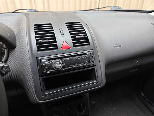 Volkswagen polo 1.4 trendline 2001 - afbeelding 8 van  17