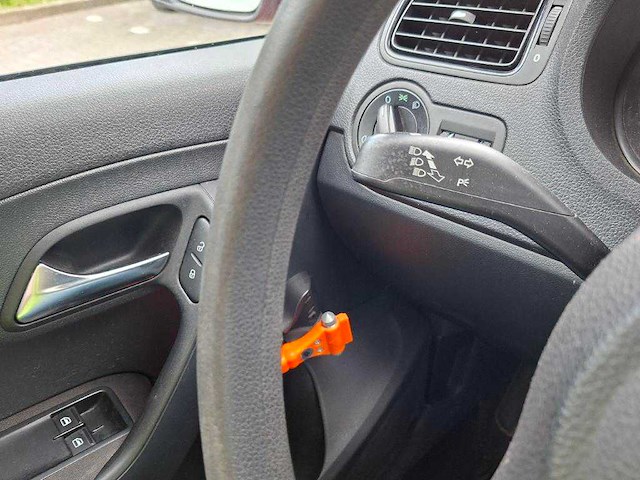 Volkswagen polo 1.6 tdi blm. trendl * 36-zkh-9 - afbeelding 2 van  17