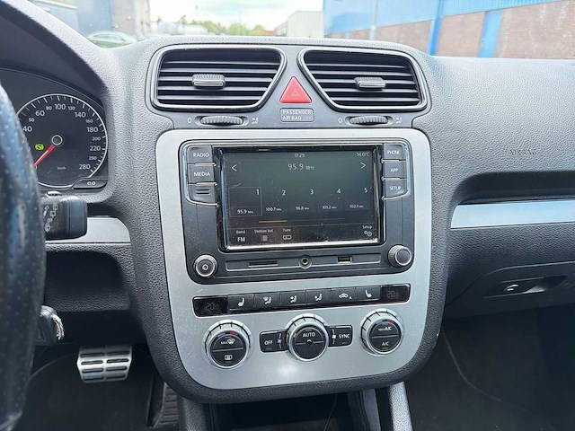 Volkswagen scirocco 2.0 tsi | 54-xnh-3 i - afbeelding 14 van  27