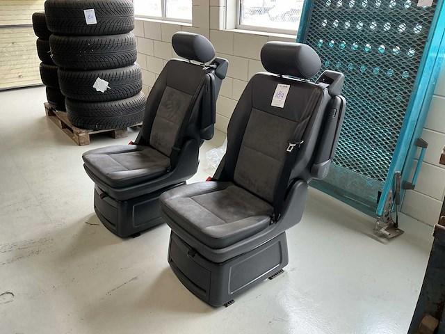Volkswagen stoelen (2x) - afbeelding 1 van  5