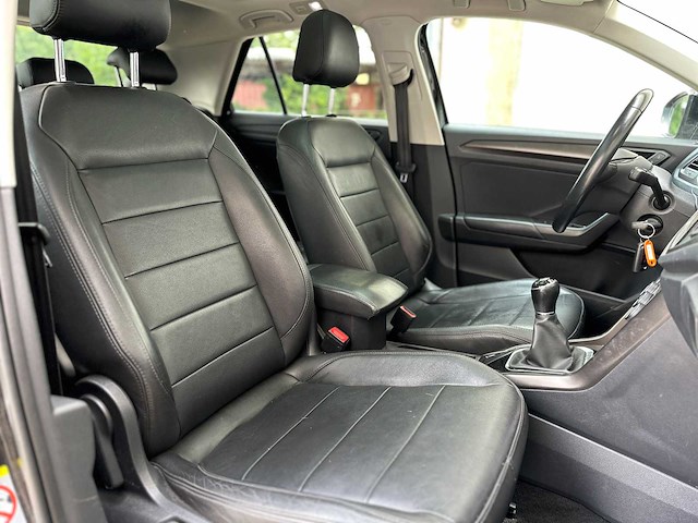 Volkswagen t-roc 1.0 tsi style 116pk 2018 (origineel-nl) 75.852 km, rs-137-v - afbeelding 37 van  39