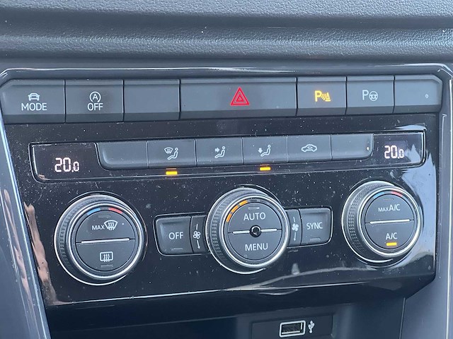 Volkswagen t-roc 1.5 tsi sport | g-365-bf - afbeelding 6 van  26