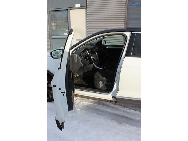 Volkswagen t-roc met kenteken r-190-dp. datum eerste toelating 07-07-2021. apk vervaldatum 22-04-2027. - afbeelding 2 van  12