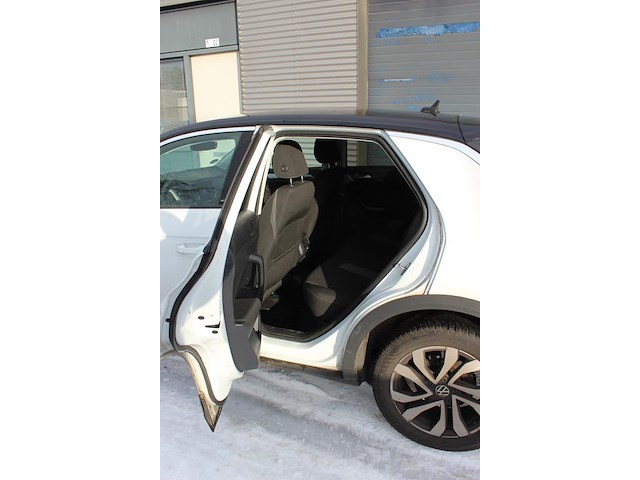Volkswagen t-roc met kenteken r-190-dp. datum eerste toelating 07-07-2021. apk vervaldatum 22-04-2027. - afbeelding 10 van  12