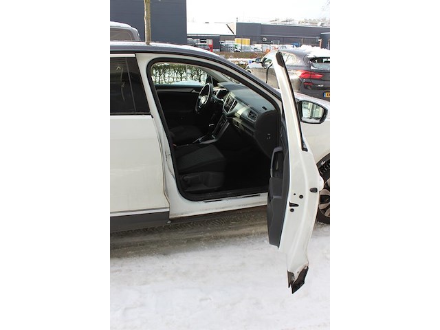 Volkswagen t-roc met kenteken r-190-dp. datum eerste toelating 07-07-2021. apk vervaldatum 22-04-2027. - afbeelding 12 van  12