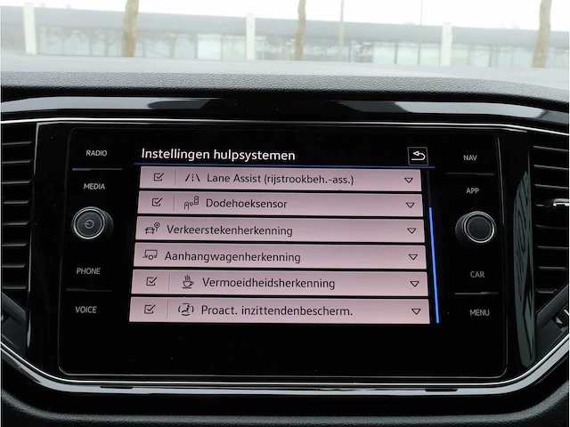 Volkswagen t-roc r 2.0 tsi 4motion 300pk automaat 2021 - afbeelding 21 van  29