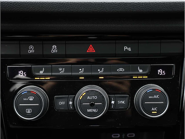 Volkswagen t-roc r 2.0 tsi 4motion 300pk automaat 2021 - afbeelding 20 van  42
