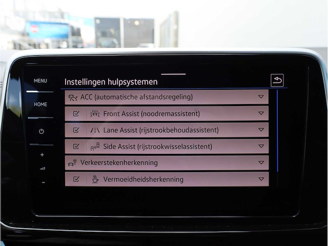 Volkswagen t-roc r-line 2.0 tsi 4motion 190pk automaat 2023 - afbeelding 13 van  40