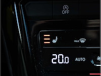 Volkswagen t-roc r-line 2.0 tsi 4motion 190pk automaat 2023 - afbeelding 14 van  29