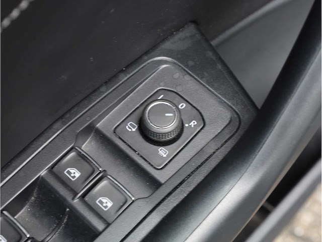 Volkswagen t-roc r-line 2.0 tsi 4motion 190pk automaat 2023 - afbeelding 19 van  40