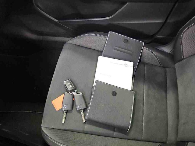 Volkswagen t-roc r-line 2.0 tsi 4motion 190pk automaat - afbeelding 17 van  17