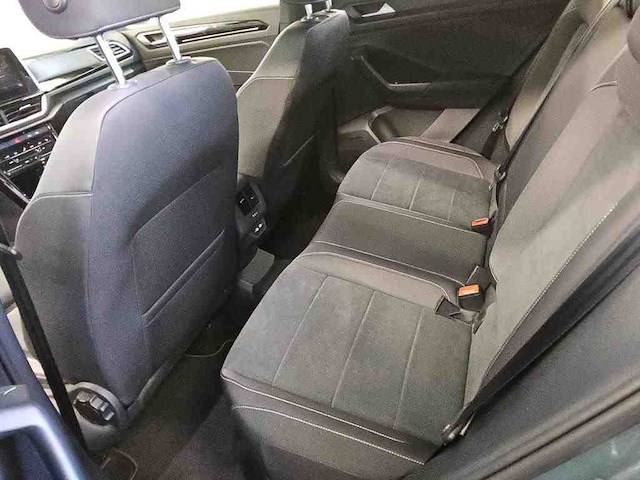 Volkswagen t-roc r-line 2.0 tsi 4motion 190pk automaat - afbeelding 14 van  17