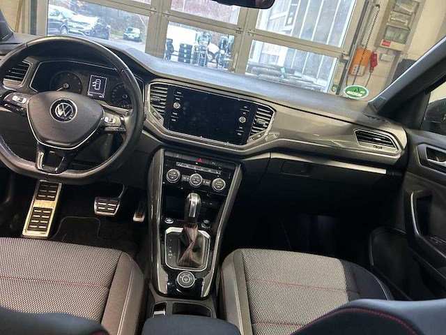 Volkswagen t-roc sport 2.0 tsi 4motion 190pk automaat 2021 - afbeelding 14 van  16