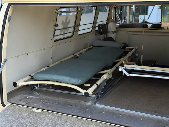 Volkswagen t1 ambulance transporter 1500-27 1965, be-02-41 - afbeelding 70 van  76