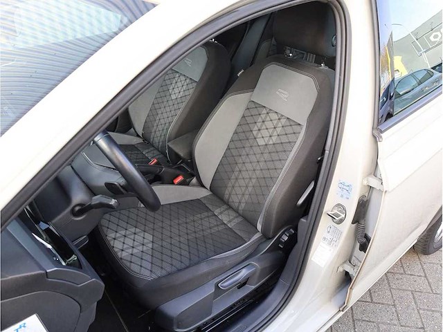 Volkswagen taigo 1.0 tsi 3x r-line automaat 2023, z-364-nv - afbeelding 3 van  33