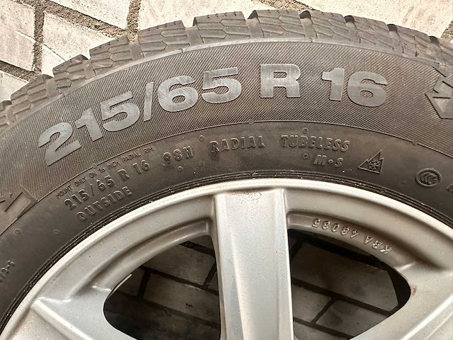 Volkswagen tiguan - banden set - afbeelding 1 van  4