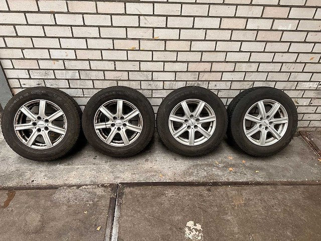 Volkswagen tiguan - banden set - afbeelding 2 van  4