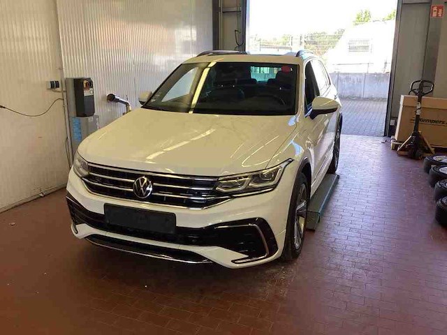 Volkswagen tiguan 1.4 tsi ehybrid r-line 2x 245pk automaat 2022 - afbeelding 1 van  19