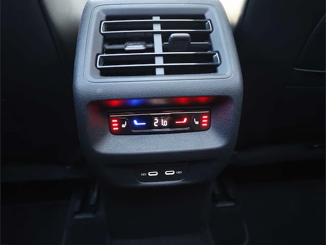 Volkswagen tiguan 1.5 ehybrid r-line phev 272pk automaat 2025 garantie 2030 hybride benzine - afbeelding 31 van  65