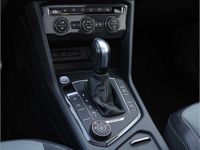 Volkswagen tiguan 2.0 tsi 4motion r-line 2x 230pk automaat 2020 - afbeelding 17 van  50