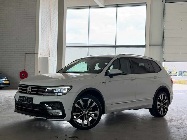 Volkswagen tiguan 2.0 tsi r-line | 11-08-96 i - afbeelding 1 van  28
