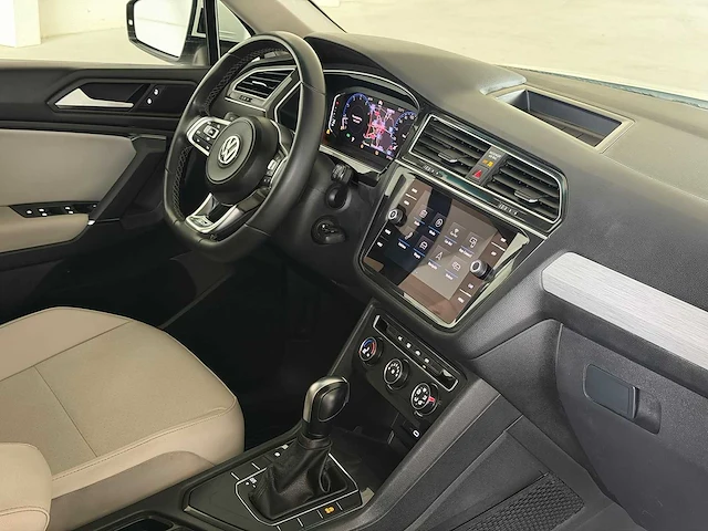 Volkswagen tiguan 2.0 tsi r-line | 11-08-96 i - afbeelding 15 van  28