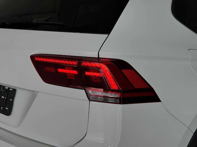 Volkswagen tiguan 2.0 tsi r-line | 11-08-96 i - afbeelding 19 van  28