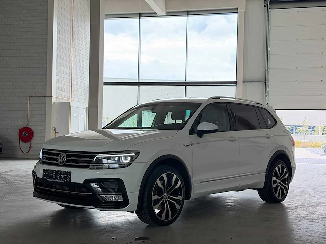 Volkswagen tiguan 2.0 tsi r-line | 11-08-96 i - afbeelding 24 van  28