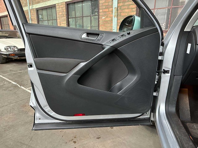 Volkswagen tiguan 2.0 tsi sport&style 4matic r-line 170pk 2010, 21-kjr-3 youngtimer - afbeelding 22 van  45