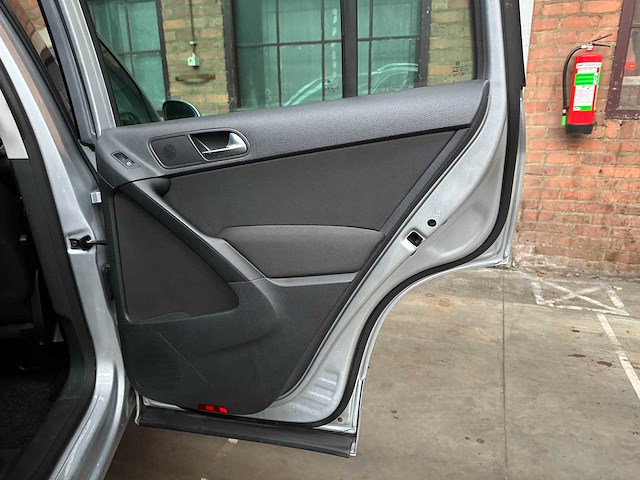 Volkswagen tiguan 2.0 tsi sport&style 4matic r-line 170pk 2010, 21-kjr-3 youngtimer - afbeelding 26 van  45