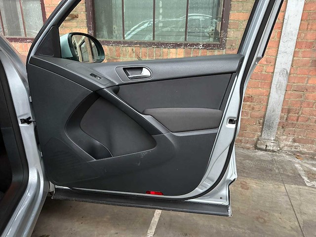 Volkswagen tiguan 2.0 tsi sport&style 4matic r-line 170pk 2010, 21-kjr-3 youngtimer - afbeelding 27 van  45