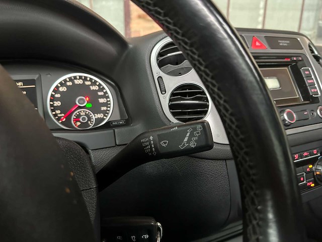 Volkswagen tiguan 2.0 tsi sport&style 4matic r-line 170pk 2010, 21-kjr-3 youngtimer - afbeelding 12 van  30