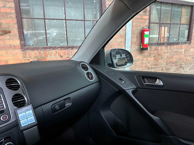 Volkswagen tiguan 2.0 tsi sport&style 4matic r-line 170pk 2010, 21-kjr-3 youngtimer - afbeelding 12 van  26
