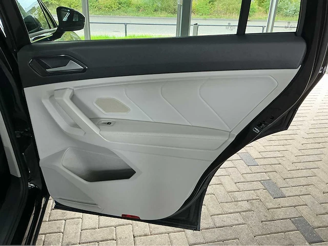 Volkswagen tiguan allspace life r-line black | 2.0 tsi 186 pk | 2021 | 7-zits | led koplampen | adaptive cruise control | keyless entry | btw auto - afbeelding 15 van  31